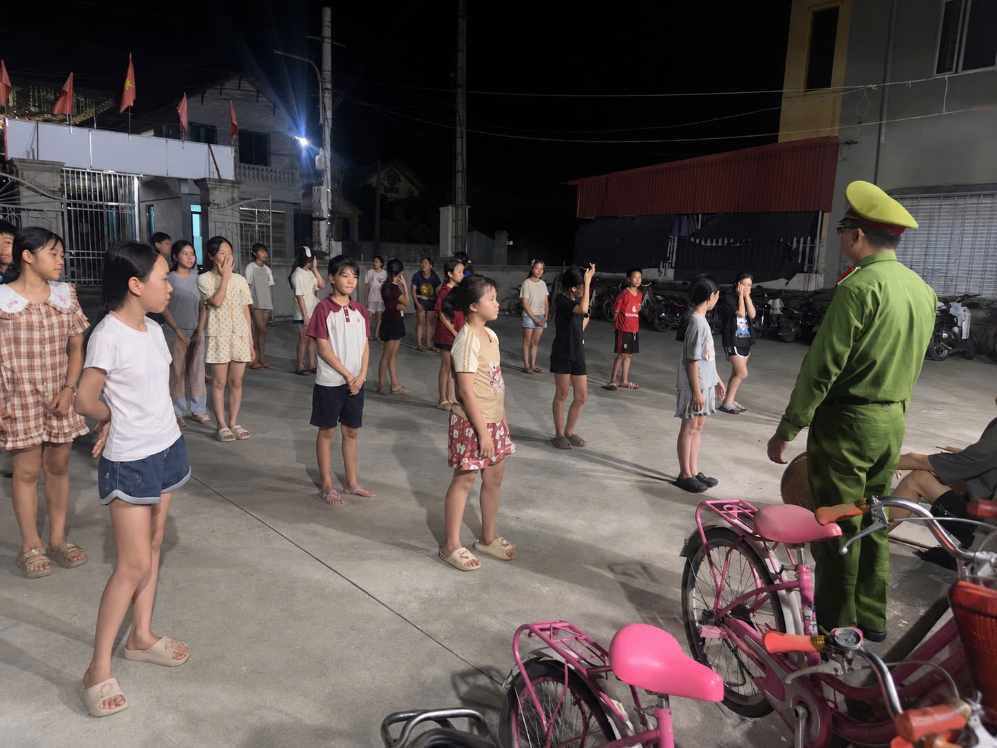 Công an xã Mao Điền đẩy mạnh tuyên truyền, giáo dục pháp luật giao thông cho thanh, thiếu niên trong dịp nghỉ hè